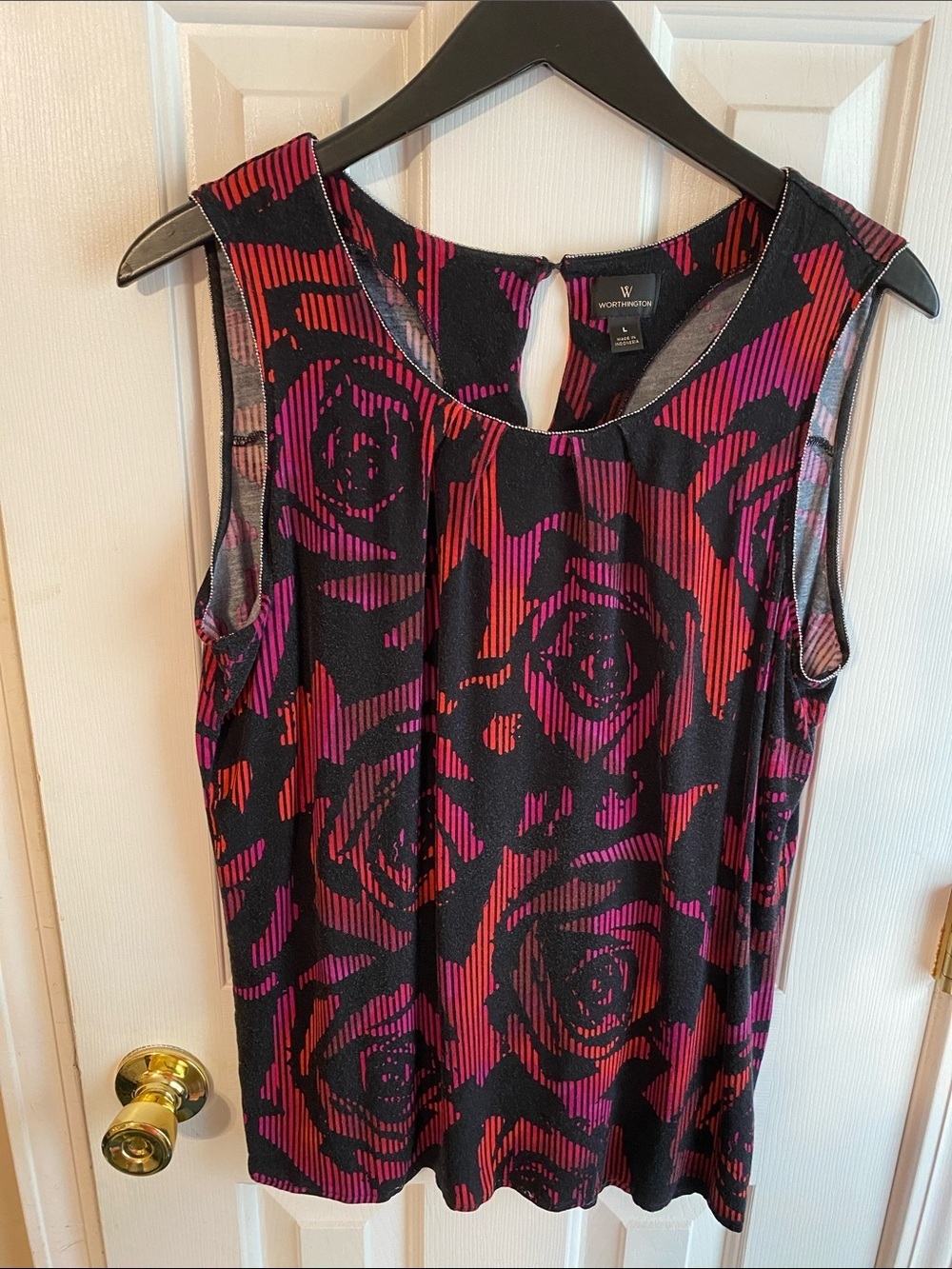 Worthington Black Sleeveless Tank with Red & Magenta Rose Print Size Large